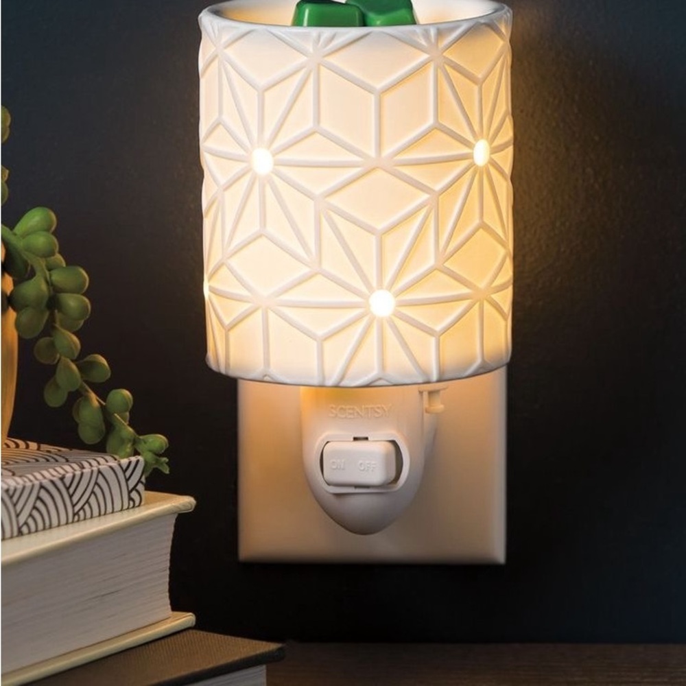Scentsy Salerno mini  Plug-In Warmer